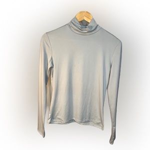 Yummi soft turtle neck shirt M